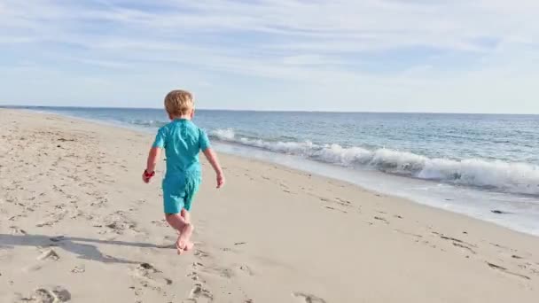 Happy Little Blond Boy Running Sand Beach — Vídeo de Stock