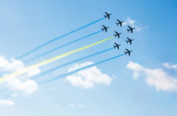 Escuadrón Aviones Vuelan Con Líneas Sendero Color Suecia Ucrania Bahamas — Foto de Stock