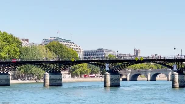 Most Pont Des Arts Paryżu Widok Łodzi Sekwanie Upalny Letni — Wideo stockowe