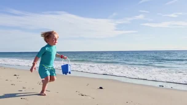 Happy Little Caucasian Blond Boy Run Plastic Toy Bucket White — Video