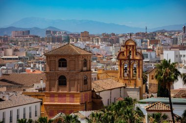 İspanya 'nın Malaga şehir merkezindeki eski şehir panoraması ve St. Augustine Kilisesi veya Augustinian Babalar Çan Kulesi