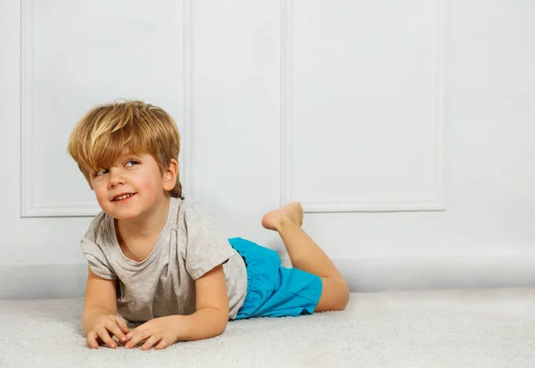 Little Blond Caucasian Boy Lay Happy Smiling White Carpet Home — Stock Photo, Image