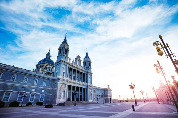 View Almudena Cathedral Summer Day Plaza Armeria Town Square Dramatic — Stock Photo, Image