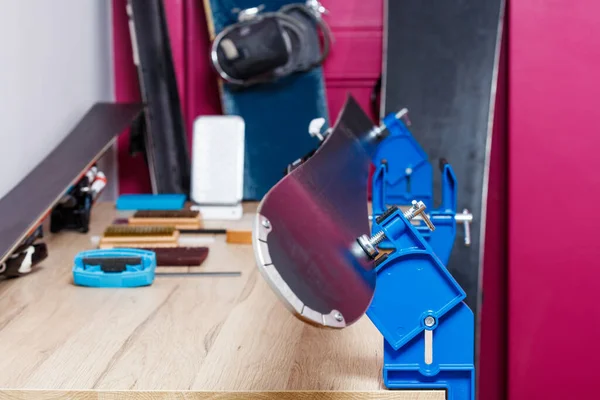 Tools Workbench Sharpening Waxing Process Brushes Scraper Iron Wax Prepare — Stock Photo, Image