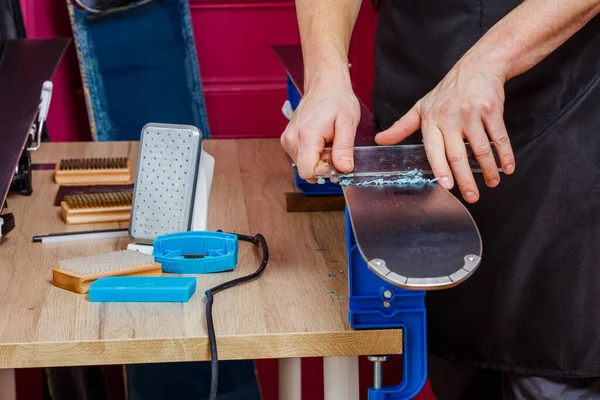 Removing Excess Wax Ski Base Scraper Workbench Part Waxing Process — Stock Photo, Image