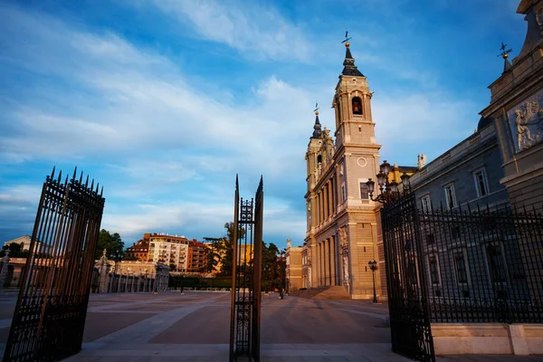 View Observation Balcony Gates Almudena Cathedral Plaza Armeria Town Square — Stock Photo, Image