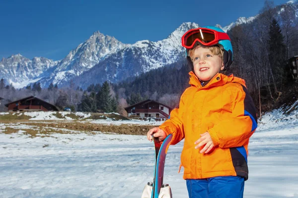 Glad Ung Årig Pojke Med Alpin Skiddräkt Mask Och Hjälm — Stockfoto