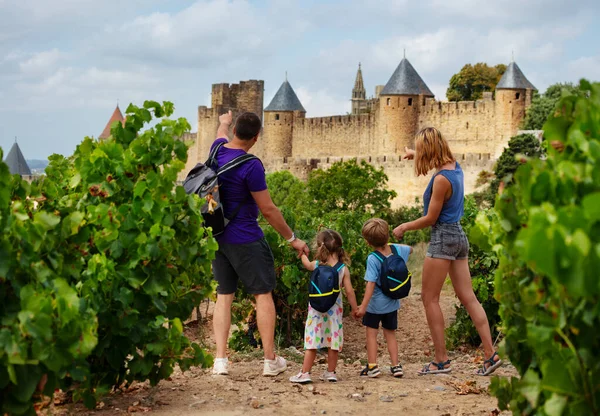 Young Family Little Kids Pointing Towers Famous Medieval Site Carcassonne — Stock Photo, Image