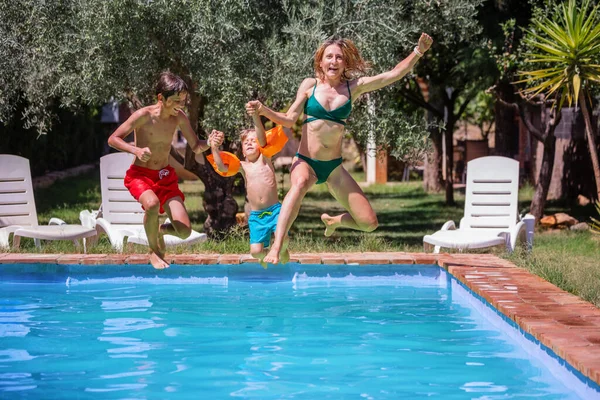 Happy Mother Wearing Green Two Piece Swimsuit Her Sons Energetically — Stock Photo, Image
