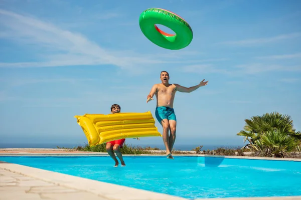 Duo Kid His Father Enjoys Vibrant Pool Day Screaming Leaping — Stock Photo, Image