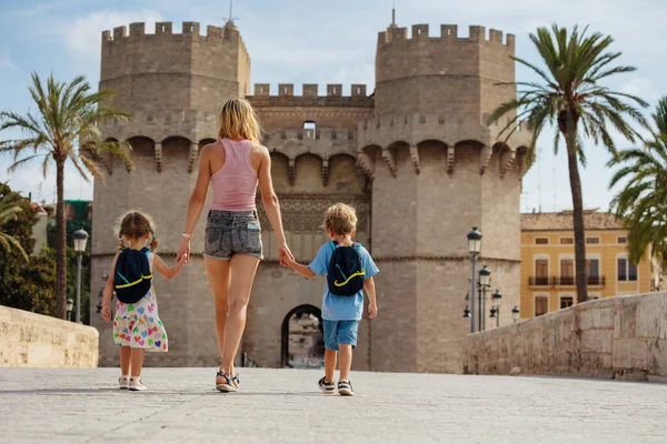 Mother Two Kids Walk Sunny Valencia Front Famous Torres Serranos — Stock Photo, Image