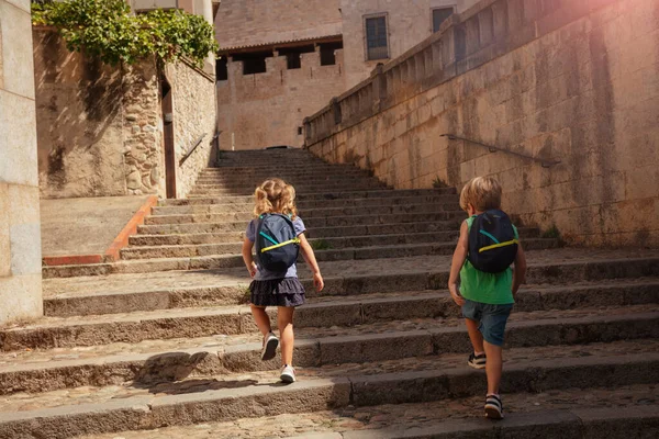 Kids Travelers Walk Girona Stairs Historical Part Town Backpacks Summer — Stock Photo, Image