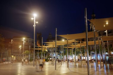 Avrupa meydanında bir gece, Placa de la Reina tarihi Valencia binaları, Avrupa ve İspanya