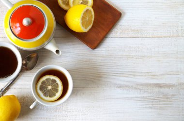 Limonlu siyah çay. Yemek arkaplanı. Yukarıdan bak. Metin için yer