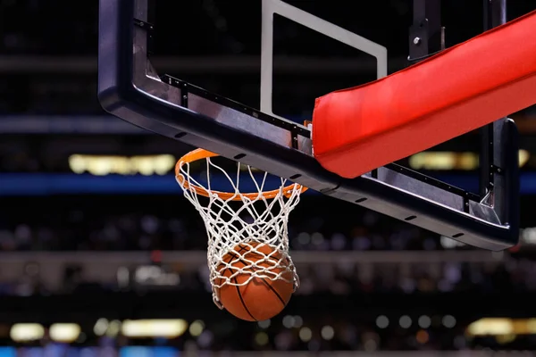 Basketballkorb Einem Umkämpften Spiel Stadion Abgeschossen — Stockfoto