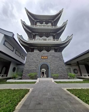 SELANGOR, MALAYSIA - 25 Aralık 2024: Mescid Jamek Cina Müslüman Klang 'ın dış görünüşü, bu cami Çin' deki Xian Büyük Camii 'nden esinlenerek Çin mimari özelliklerini ayrıntılı bir şekilde ortaya koymuştur..