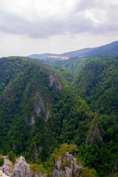 Aanschouw Majestueuze Bergtoppen Duik Onder Serene Pracht Van Ongerepte Natuur — Stockfoto