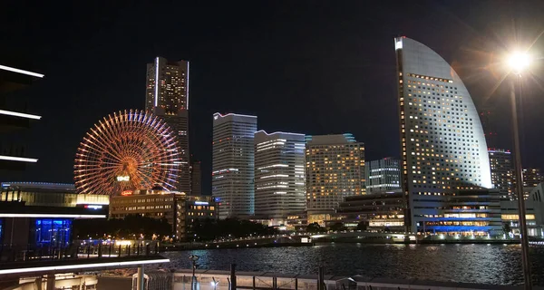 Yokohama Liman Şehri, Japonya 'daki binaların gece görüşü                               