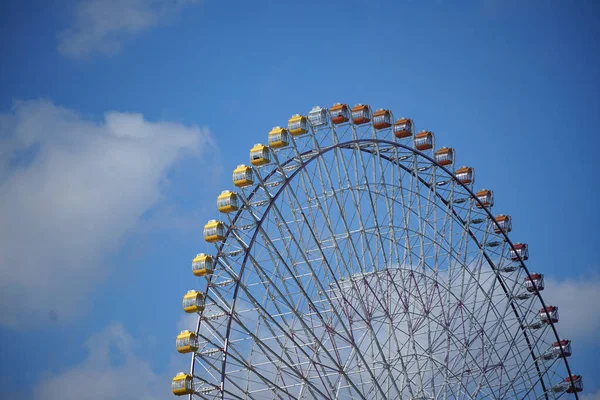 Pariserhjul Vid Nöjespark Klarblå Himmelsdag — Stockfoto