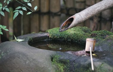 To cleanse a hand before entering the tea-ceremony room of the Japanese garden                               