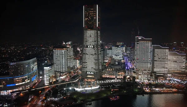 Ночной Вид Современные Небоскребы Освещенные Японии Yokohama Port City — стоковое фото