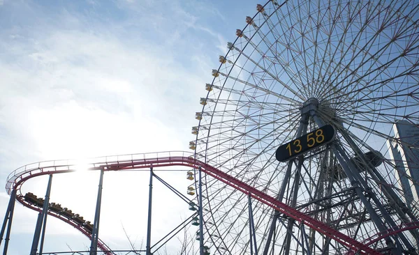 Roller Coaster Ferris Wheel Building Dans Parc Attractions Par Une — Photo
