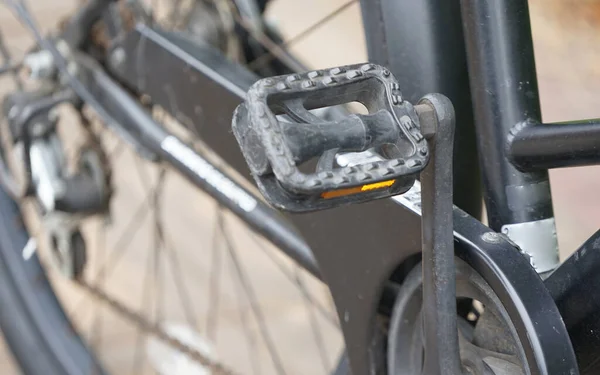 古い自転車のペダルとタイヤの後部 — ストック写真