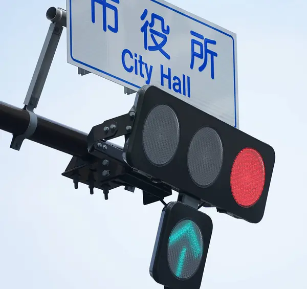 Japon Yolu Kavşağında Kırmızı Işık Leke Nce Led Trafik Işığı — Stok fotoğraf