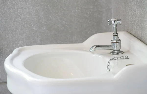 Washroom White Sink Metal Faucet — Stock Photo, Image
