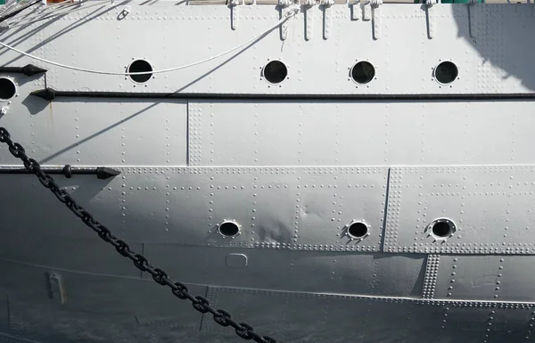 Skrovet Ett Vitt Segelfartyg Förtöjt Hamnen — Stockfoto