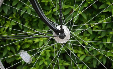 Merkez ve bisiklet tekerleğinin bir kısmı konuştu.                               