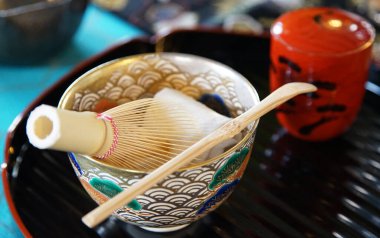  Eski Japonya 'dan geleneksel çay seremonisinin çay takımları.                              