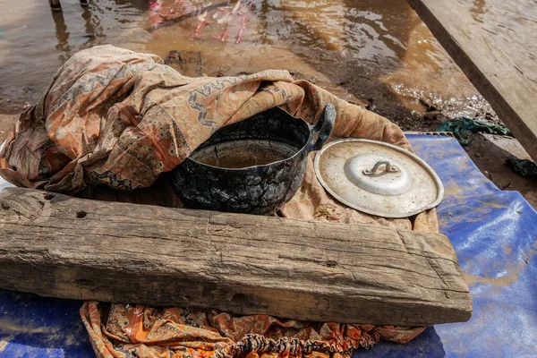 金属製の蓋をした鍋 — ストック写真