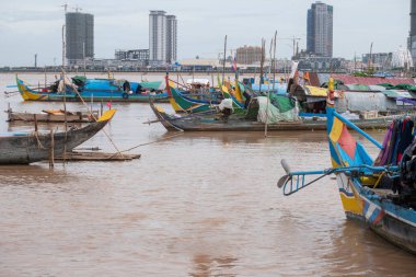 Kamboçya, Phnom Penh, balıkçı köyünden manzara