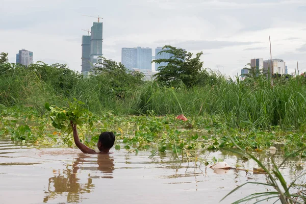 Kambodża Phnom Penh Kąpiele Dla Dzieci Rzece Mekong — Zdjęcie stockowe
