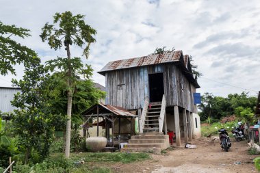 Kamboçya, Phnom Penh, tipik Kamboçya stil evi.