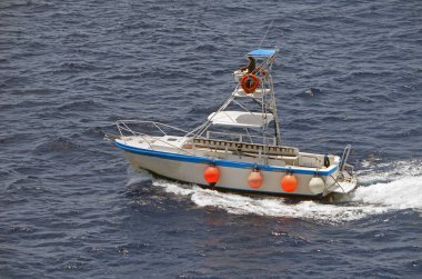 Cozumel Adası, Meksika açıklarında ticari dalış botu. Cozumel, mercan resifleri için sualtı meraklısı tarafından tercih edilir..