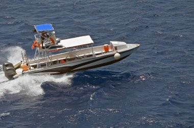 Motorlu tekne öncelikli olarak yolcu gemisinde şnorkel turları için kullanıldı Cozumel, Meksika açıklarında hız yapmak hem dalış hem de dalış için popüler bir turistik mekan.,