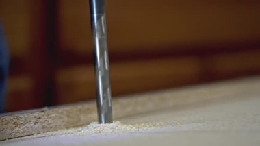 Tezgahtaki delme deliğini kapatın.