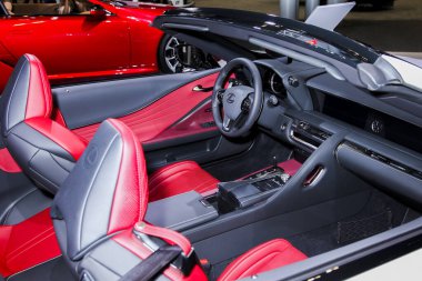 NEW YORK, NY, ABD - 5 Nisan 2023: Lexus LC 500 New York Uluslararası Otomobil Fuarı 'nda