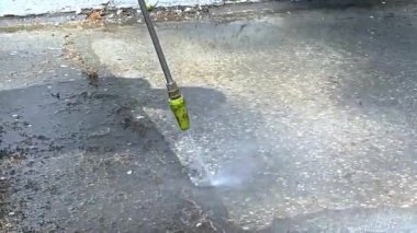 Betonu yıkama makinesiyle temizlemeyi bırak.