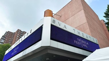NEW YORK, NEW YORK, ABD - 12 Haziran 2023: Tribeca Fim Festivali sırasında SVA Tiyatro Binası dış yüzey