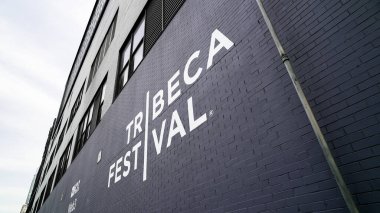 New York, New York, USA- 5 Haziran. 2025: Tribeca Film Festivali ön cephesi New York 'ta 50 Varick Caddesi' nde