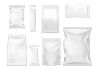 Polimer ve kağıt paketler ve paketlerin maketleri. Gıda ürünü tek kullanımlık ambalajlama izole vektör şablonları. Şeker, köpek maması, kurabiye veya cips plastik veya kağıt keseler, boş alüminyum paketler