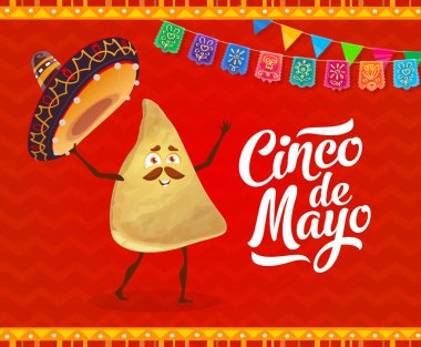 Cinco de mayonez Meksika bayramı afişi ve cipsli cips karakteri. Kırmızı bayraklar ve komik çizgi film Latino Tex Meksikalısı Meksika yemeği kişiliği olan, mariachi sombrero şapkası sallayan vektör şenliği