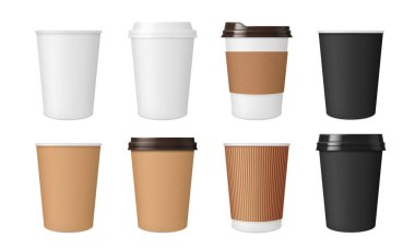 Gerçekçi kahve fincanı ve kupa maketleri, karton ve kapaklı plastik paket, izole vektör. Sıcak içecekler için tek kullanımlık kahve fincanları ve bardaklar ve beyaz, kahverengi ve siyah kağıttan kapaklar.