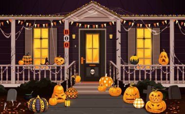 Cadılar Bayramı süslemeli kapı verandası desenli balkabakları, flamalar ve çelenklerle. Cadılar Bayramı evinin verandasının arka planında ürkütücü balkabakları, tüyler ürpertici Jack o fenerleri ve mezar taşları var.