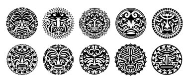 Maori savaşçısı, kabile dövmesi ya da süslü amblemler. Yeni Zelanda kabile sanat deseni ya da vektör sembolleri ayarlandı. Samoalı savaşçı yüzleri veya Hawaii kültürünün yuvarlak dövmeleri, polinezyalı Maori etnik baskıları