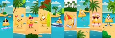 Nachos karakterleri yaz tatilinde okyanusta veya deniz sahilinde, vektör karikatür kolajında. Komik, mutlu nacho cipsleri, voleybol oynamak, güneşte bronzlaşmak ve tropik adada şnorkelle yüzmek.
