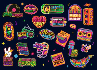 Müzik sound y2k groovy funky sticker 'lar, retro 2000' lerden kalma radyolar, kulaklıklar, notalar, plaklar, hoparlörler ve konser sloganları içeren eğlenceli yama etiketleri. Müzik severler için vektör ayarlandı